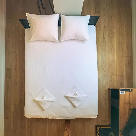 Tiny Gem Next To The Park *