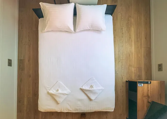 Tiny Gem Next To The Park *