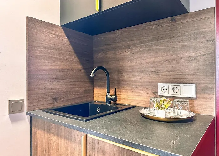 Tiny Gem Next To The Park *